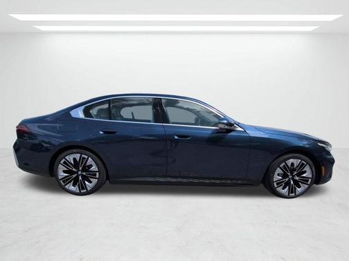 Phytonic Blue Metallic 2026 BMW i5 xDrive40
