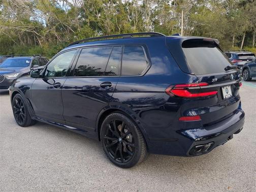 2026 BMW X7 M60i