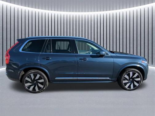 2023 Volvo XC90 Recharge Plug-In Hybrid T8 Ultimate Bright Theme 7-Seater
