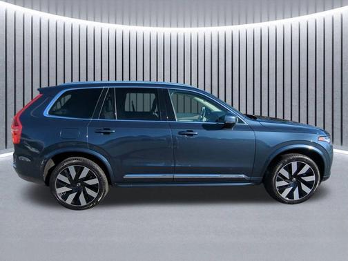 2023 Volvo XC90 Recharge Plug-In Hybrid T8 Ultimate Bright Theme 7-Seater