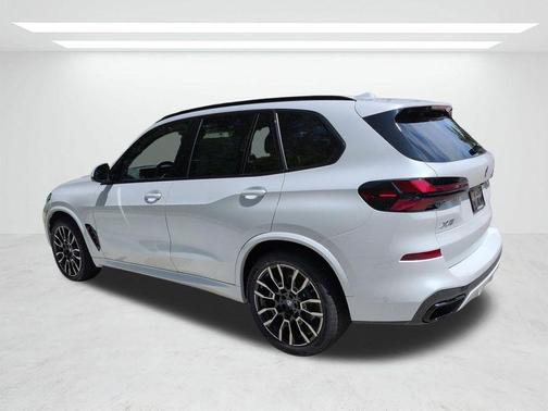 Mineral White Metallic 2026 BMW X5 xDrive40i