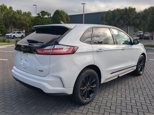 2022 Ford Edge SE