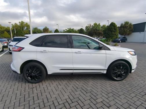 2022 Ford Edge SE