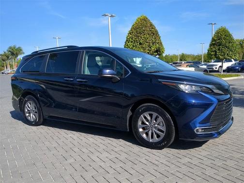 2023 Toyota Sienna XLE