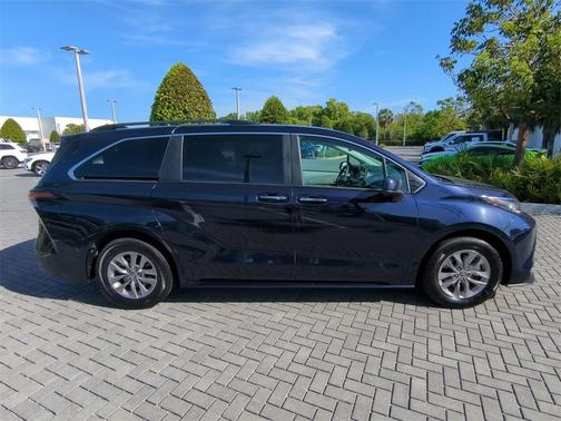 2023 Toyota Sienna XLE