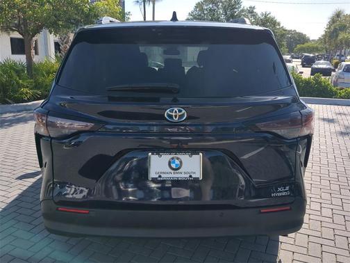 2023 Toyota Sienna XLE