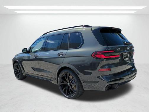 Gray Metallic 2027 BMW X7 xDrive40i