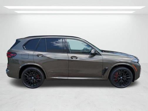 Manhattan Green Metallic 2026 BMW X5 xDrive40i