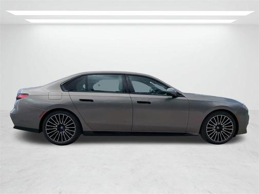2026 BMW 740 i