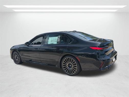 2025 BMW 760 760i xDrive
