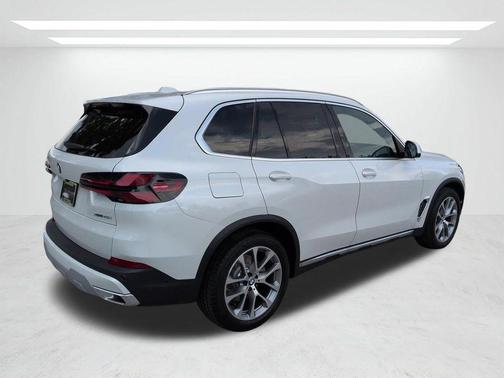 Mineral White Metallic 2026 BMW X5 xDrive40i