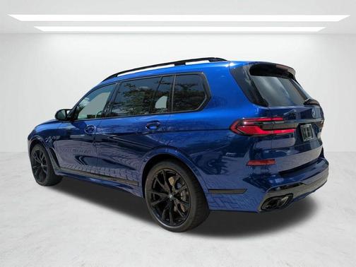 Bay Blue 2027 BMW X7 M60i