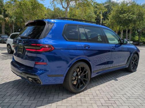 Bay Blue 2027 BMW X7 M60i