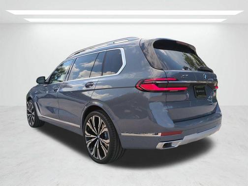 Sparkling 2027 BMW X7 xDrive40i