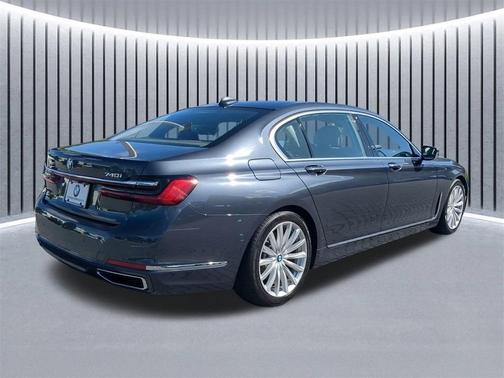 2020 BMW 740 i