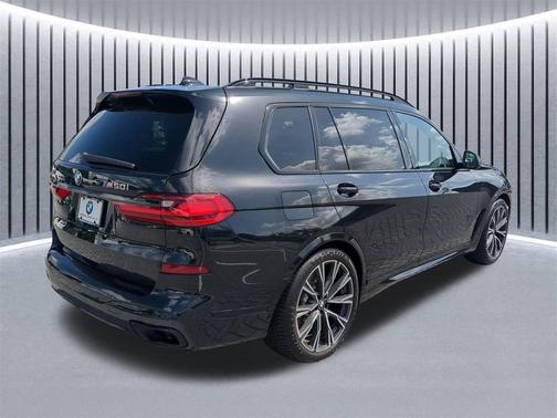 2022 BMW X7 M50i