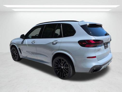 Gray Metallic 2026 BMW X5 xDrive40i