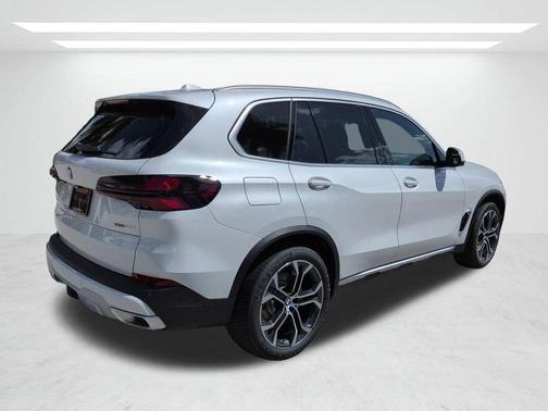 Mineral White Metallic 2026 BMW X5 xDrive40i