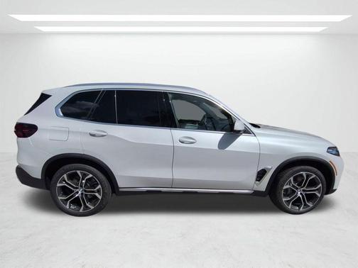 Mineral White Metallic 2026 BMW X5 xDrive40i