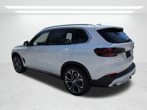 Mineral White Metallic 2026 BMW X5 xDrive40i