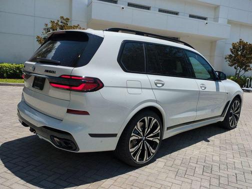Alpine White 2027 BMW X7 M60i