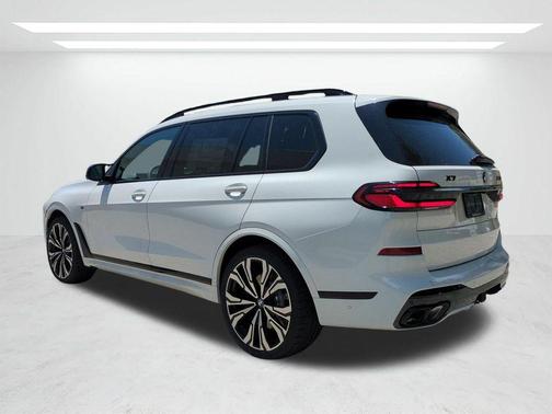 Alpine White 2027 BMW X7 M60i