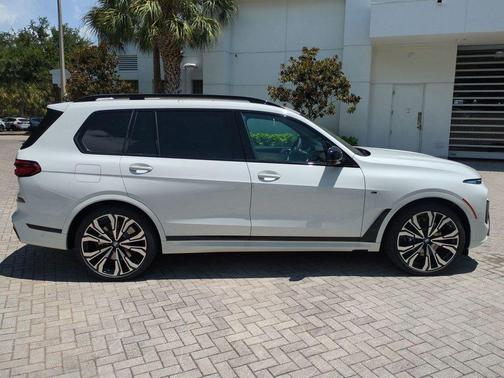 Alpine White 2027 BMW X7 M60i