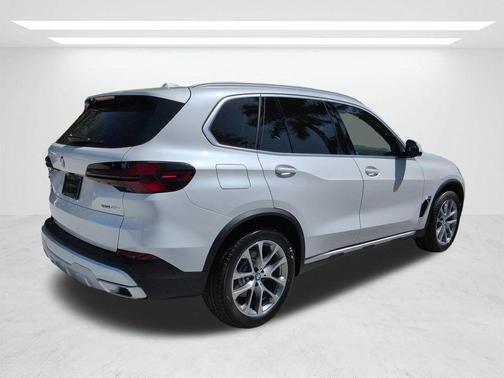 Mineral White Metallic 2026 BMW X5 xDrive40i