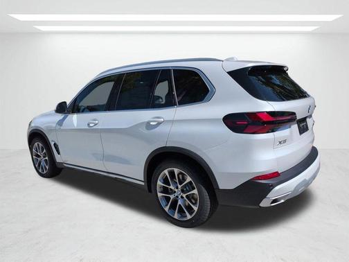 Mineral White Metallic 2026 BMW X5 sDrive40i