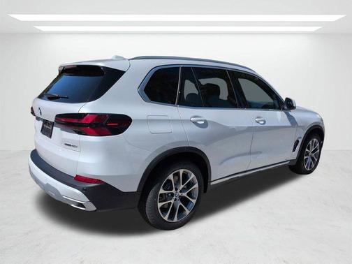 Mineral White Metallic 2026 BMW X5 sDrive40i