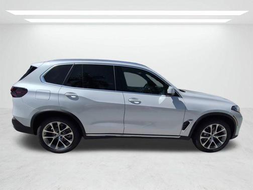 Mineral White Metallic 2026 BMW X5 sDrive40i