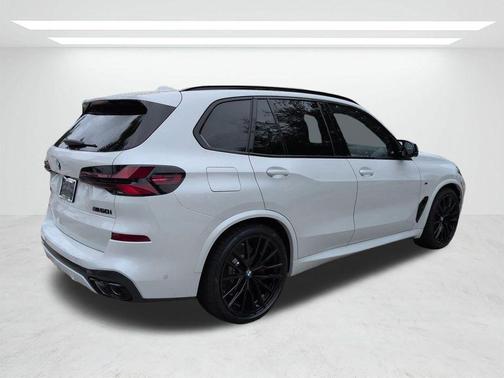 Mineral White Metallic 2026 BMW X5 M60i