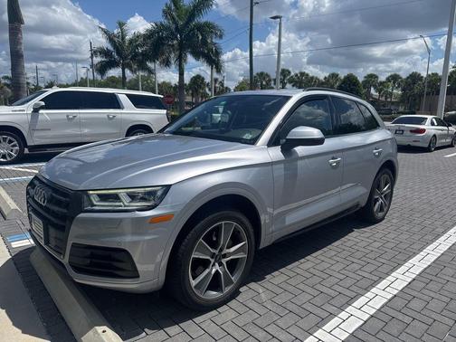 Florett Silver Metallic 2019 Audi Q5 2.0T Premium Plus