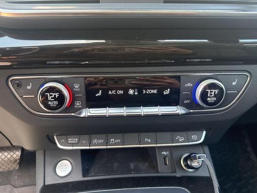 Florett Silver Metallic 2019 Audi Q5 2.0T Premium Plus