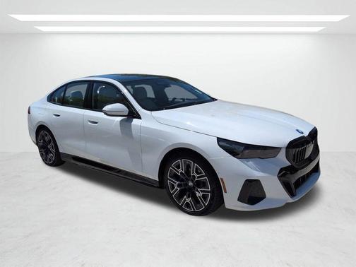 Alpine White 2026 BMW 550e xDrive