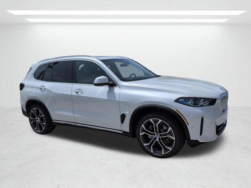 Mineral White Metallic 2026 BMW X5 xDrive40i