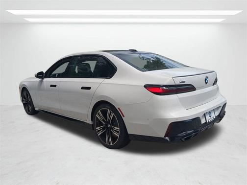 2025 BMW 760 760i xDrive