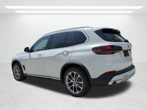 Alpine White 2026 BMW X5 xDrive40i