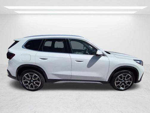 Alpine White 2026 BMW X1 xDrive28i