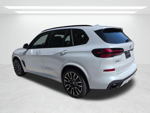 Mineral White Metallic 2026 BMW X5 xDrive40i