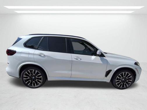 Mineral White Metallic 2026 BMW X5 xDrive40i