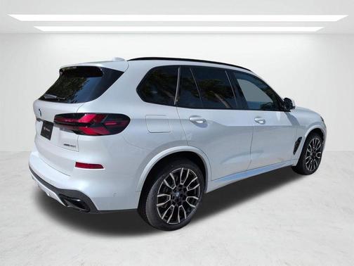 Mineral White Metallic 2026 BMW X5 xDrive40i