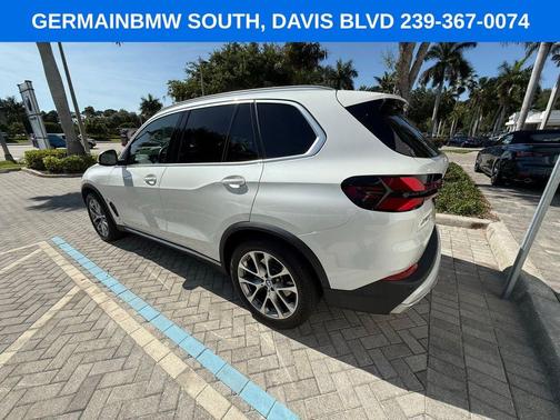 Mineral White Metallic 2024 BMW X5 sDrive40i