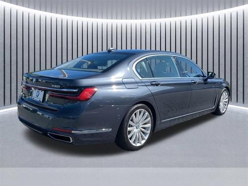 2020 BMW 740 i
