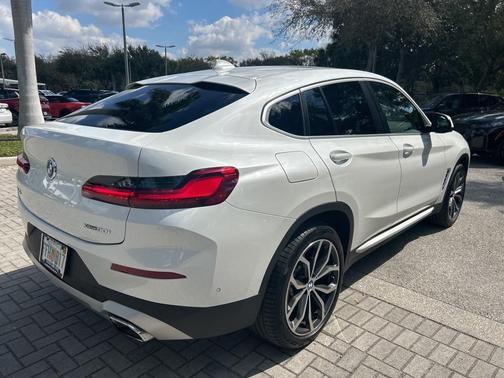 2023 BMW X4 xDrive30i