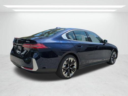 Tanzanite Blue II Metallic 2027 BMW 530 i xDrive
