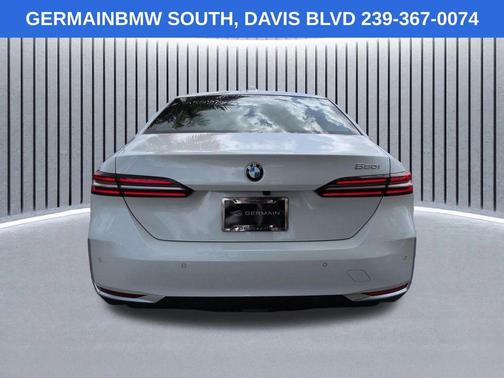 Mineral White Metallic 2024 BMW 530 i