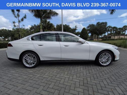 Mineral White Metallic 2024 BMW 530 i