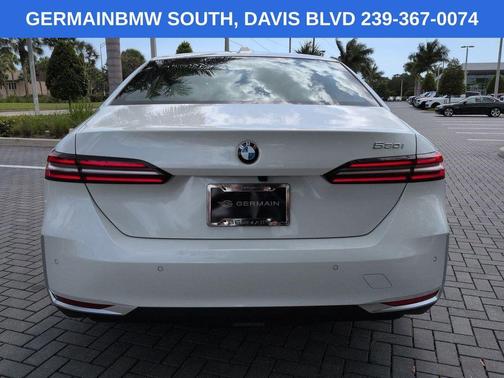 Mineral White Metallic 2024 BMW 530 i
