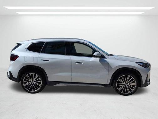 Mineral White Metallic 2026 BMW X1 xDrive28i